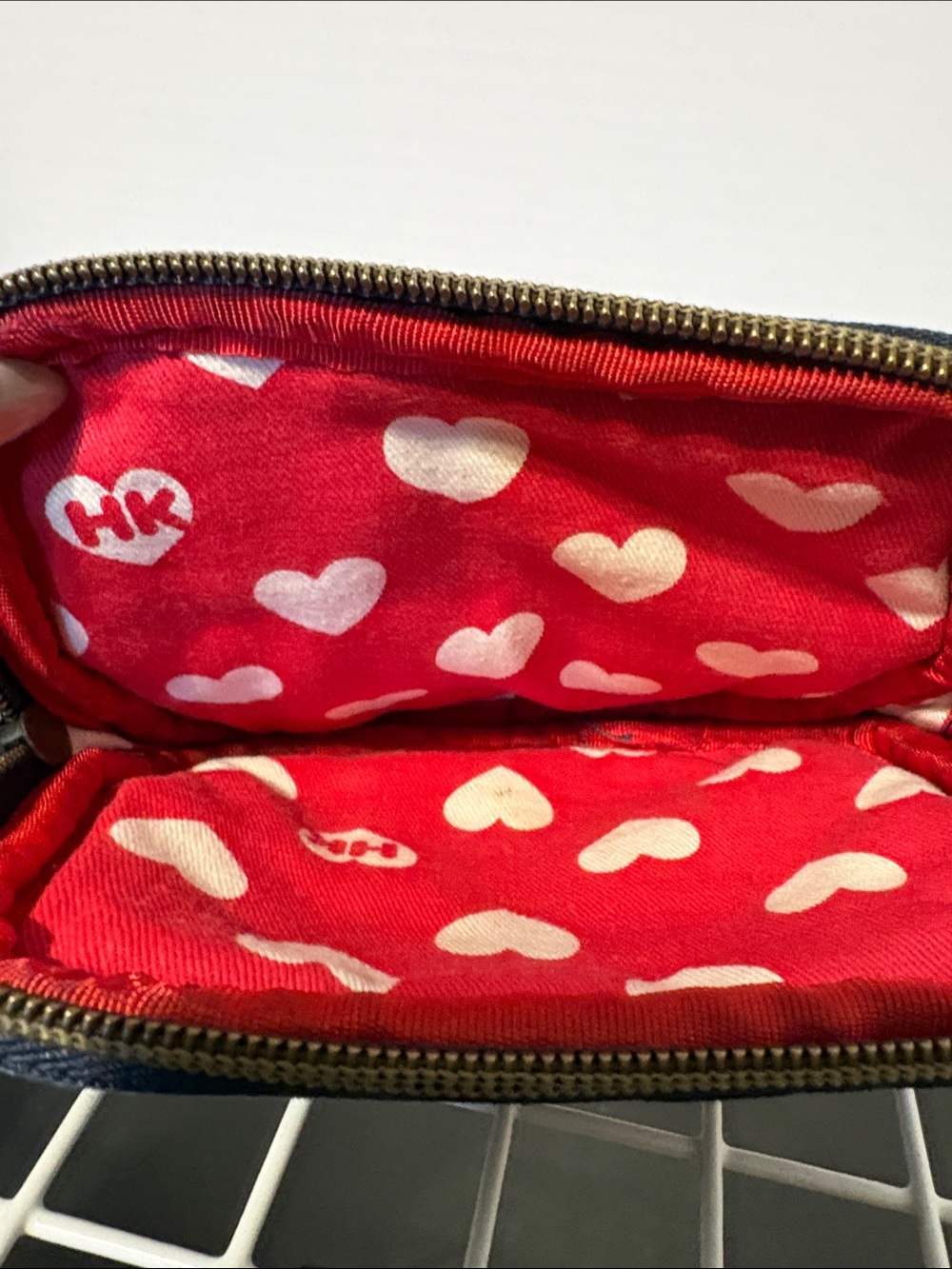 Vintage Y2K Loungefly Hello Kitty Denim Coin Pouch with Red Bow and Sunglasses - Picture 3 of 3